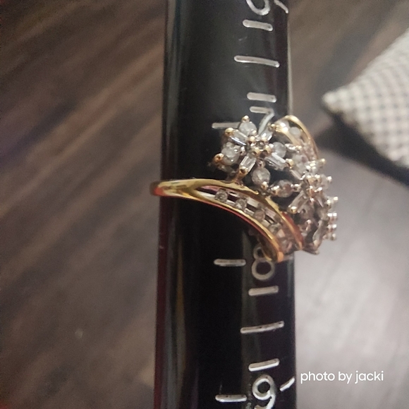 10k gold & genuine diamonds waterfall flowers ring, size 7.5 - Picture 2 of 8